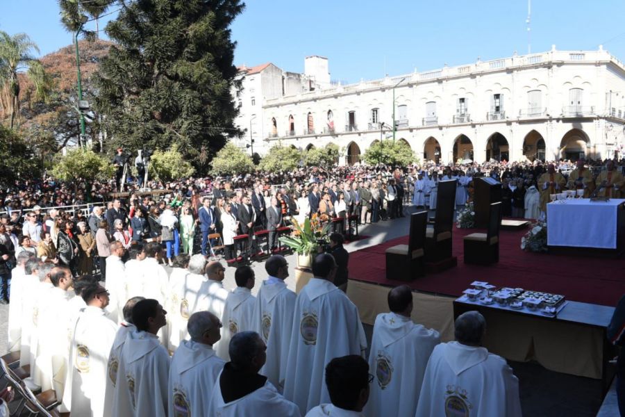 Triduo del Milagro: Sáenz volvió a la Catedral y participó de la misa ...